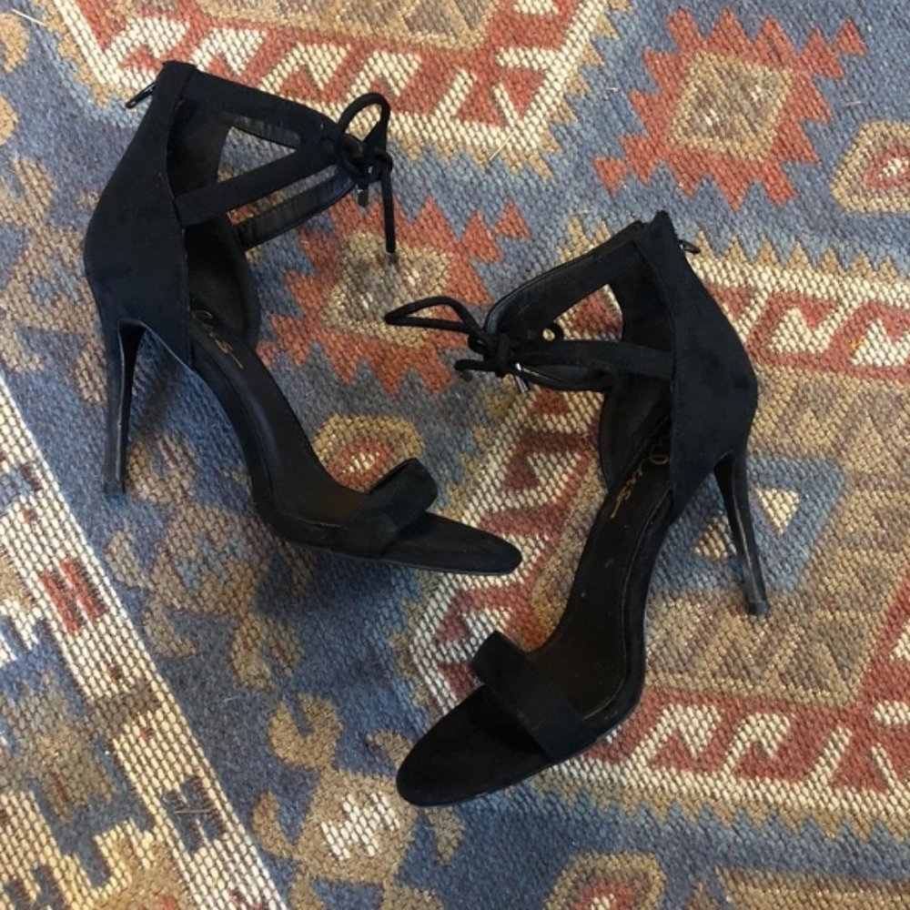 🔴 LuLus Ankle Tie Strappy black heels
